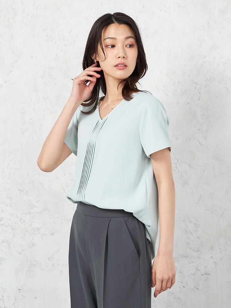 【INDIVI】ウォッシャブルソフトクレープ半袖Ｖネックタックブラウス無地春夏【レディース】